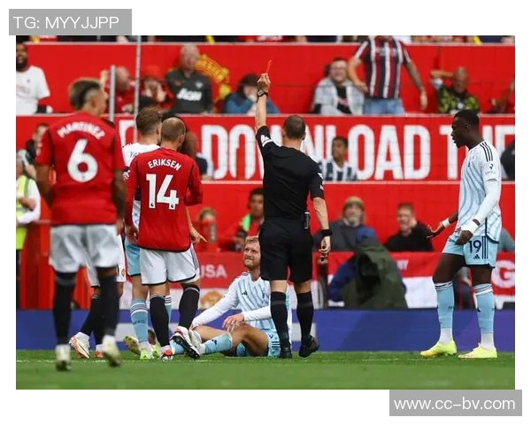 英媒报道小舒梅切尔赛前发现球门高度异常紧急调整确保比赛顺利进行